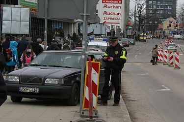 Nieprzejezdne Sienkiewicza i Piłsudskiego. Straż miejska daje mandaty