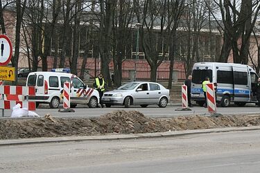 400 mandatów dla próbujących przejechać skrzyżowanie Sienkiewicza - Piłsudskiego 