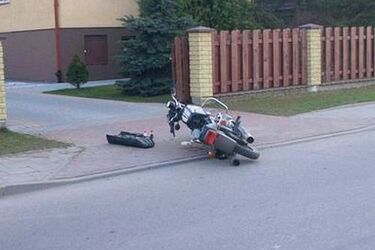 Pościg za motocyklistą. Ranny pasażer jednośladu
