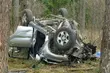 Toyota uderzyła w drzewo. Trzy osoby nie żyją