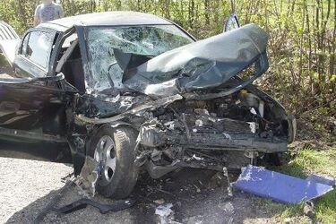 Autobus szkolny zderzył się z osobówką. Są ranni