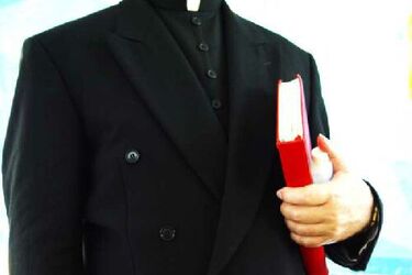 Spada liczba chętnych na księży