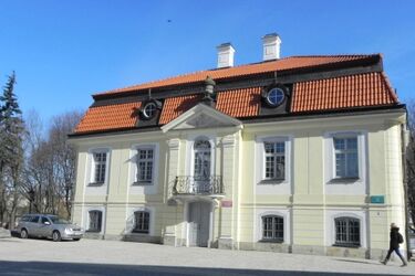 Sesja zdjęciowa w pałacu? Wystarczy niebanalna kreacja
