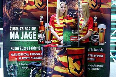 Kolejne spotkania piłkarzy z kibicami w Hajnówce, Grajewie i Białymstoku w ramach akcji „Żubr. Zbiera się na Jagę“ 