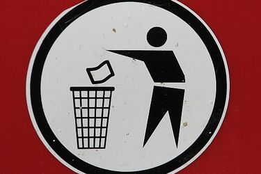 Niższa opłata za odbiór odpadów? Pomysłu opozycji nie przegłosowano