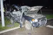 Mitsubishi roztrzaskało się na słupie. Trzy osoby trafiły do szpitala