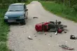 Czołowe zderzenie skutera z tico. Kierowca jednośladu trafił do szpitala