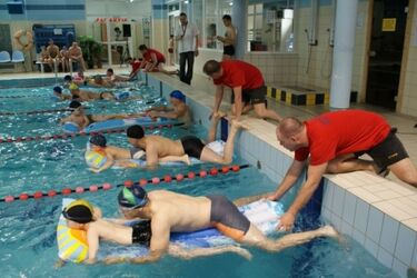 W piątek odbędzie się VI edycja Rodzinnych Sztafet Pływackich