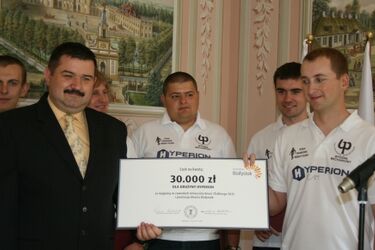 Prezydent wręczył 30 tys. zł drużynie Hyperiona