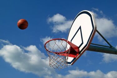 Koszykarki i koszykarze z SP nr 47 w Białymstoku na podium turnieju ENERGA Basket Cup 