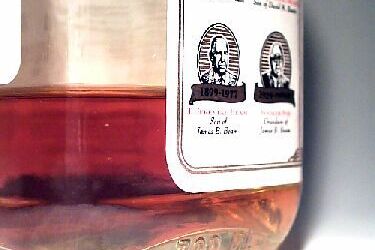 Ukradł butelkę whisky i chciał nią zabić interweniującego ochroniarza