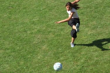 Włókniarz Białystok zaprasza kobiety do gry w futbol  