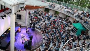 Tańcząca na scenie publika i artyści na wyciągnięcie ręki. Sukces Halfway Festival [ZDJĘCIA]