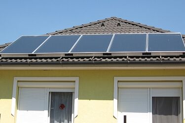 Kolektory słoneczne zapewnią ciepłą wodę całej gminie