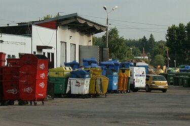 Jest reakcja na brak koszy i zalegające śmieci: zerwano umowę z Czyściochem