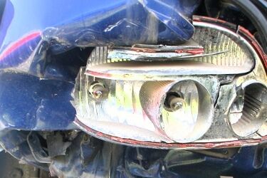 Czołowe zderzenie toyoty i skody. Trzy osoby trafiły do szpitala