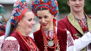 Śpiewy i tańce na Rynku Kościuszki. Mieszkańcy oklaskiwali barwną paradę