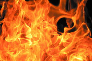 Pożar garażu na TBS-ach. Spłonęły dwa samochody