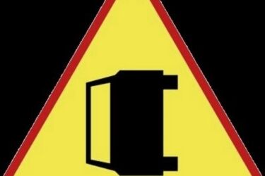 Renault uderzyło w nasyp. Zginęła 23-letnia pasażerka