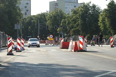 Roboty na ul. Sienkiewicza. Obowiązuje zakaz parkowania