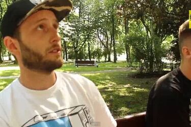 Terror na ławce w parku. Oryginalna promocja festiwalu Up To Date [WIDEO]