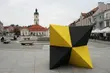 Żółto-czarna bryła pojawiła się w centrum miasta