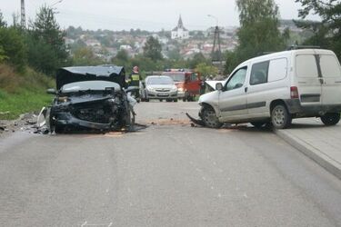 Czołowe zderzenie dwóch aut. Jeden z kierowców był pijany