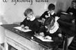 Kiedyś drewniane piórniki, dziś nowoczesne tablety. Jak zmieniła się szkoła?