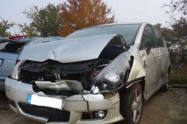 Pijany kierowca toyoty spowodował kolizję. Zamienił się miejscami z pasażerem