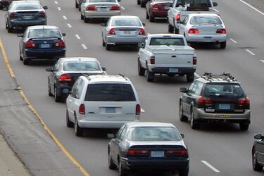 Korki w mieście. Wzmożony ruch samochodowy