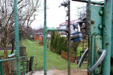 Zabezpiecz działkę na zimę. Policja podpowiada, na co zwrócić uwagę