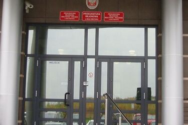 Najpierw razem pili wino. Później pobili i okradli kolegę