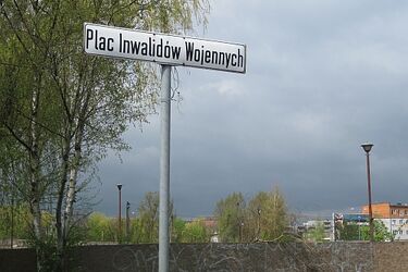 Plac Inwalidów Wojennych pozbawiono nazwy. Powstaje na nim Galeria Jurowiecka