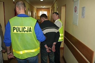 Ukradł pieniądze, telefon i samochód. Włamywacz zatrzymany