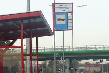 Przystanek z Piastowskiej przeniesiony