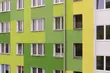 Rodzice, którzy więzili za szafą bliźniaków usłyszeli zarzuty