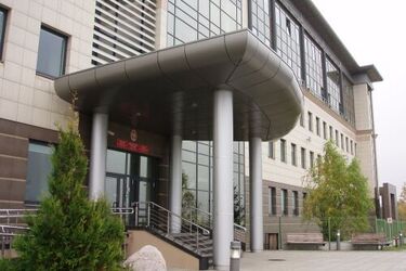 Z samochodu wyzywał żydowską wycieczkę. 24-latek stanie przed sądem