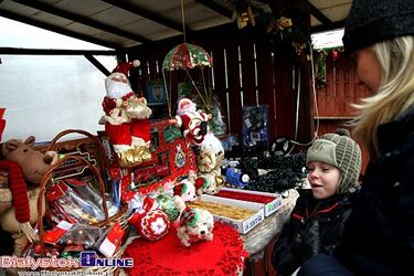 Świątecznie pod Ratuszem. Trwa Jarmark, działa żywa szopka [ZDJĘCIA]