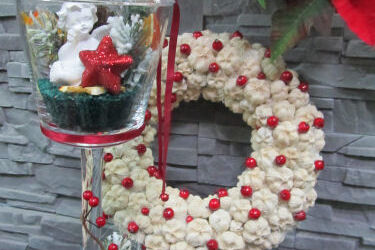 Świąteczny kiermasz kompozycji i stroików bożonarodzeniowych