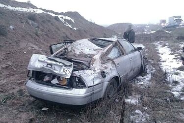 Niebezpieczne wyprzedzanie. Passat dachował