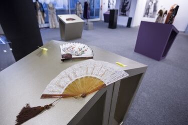 Wachlarze i XIX-wieczne suknie. Wyjątkowa wystawa w Operze