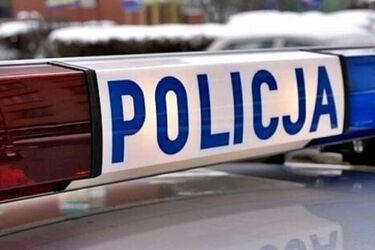 Nie mógł doczekać się na rozładunek. Pijany kierowca staranował bramę