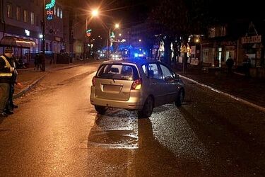 Kobieta wtargnęła na jezdnię. Potrącona 75-latka trafiła do szpitala