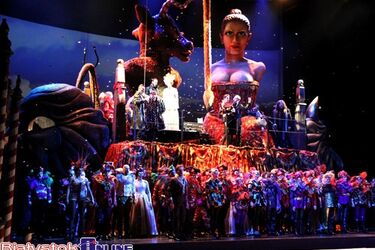 Życie to wielka zabawa. "Traviata" rewolucyjna i ponadczasowa