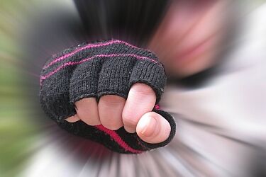 Ul. Korzeniowskiego. Czterech mężczyzn pobiło właściciela mieszkania