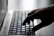 Grafik stron internetowych i sprzedawca. Darmowe kursy zawodowe