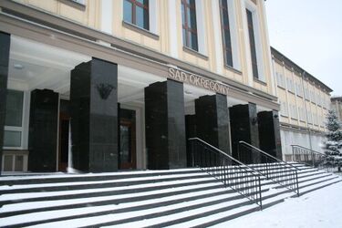Rzucali w okno Czeczena młotkiem. Białostoczanie stanęli przed sądem