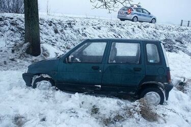 Daewoo wpadło w poślizg. 20-latka w ciąży trafiła do szpitala