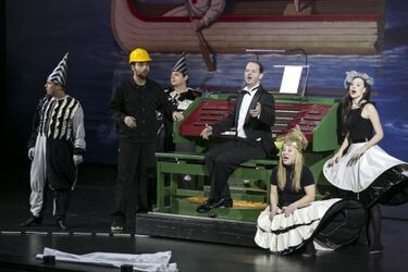 Komandos i wyjeżdżające spod ziemi organy. Atrakcyjne poniedziałki w Operze