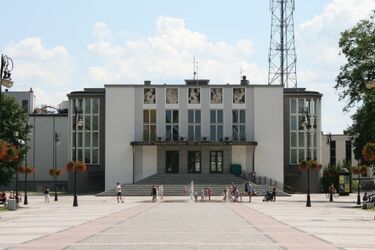 "Starucha" u Węgierki. Lutowa odsłona teatralnego cyklu